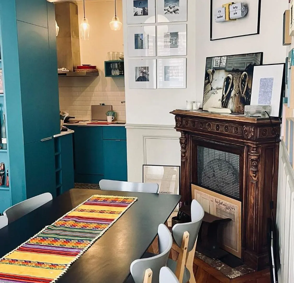 Stylish Parisian Montmartre 2Br Apartment 0*, Paris Frankrig