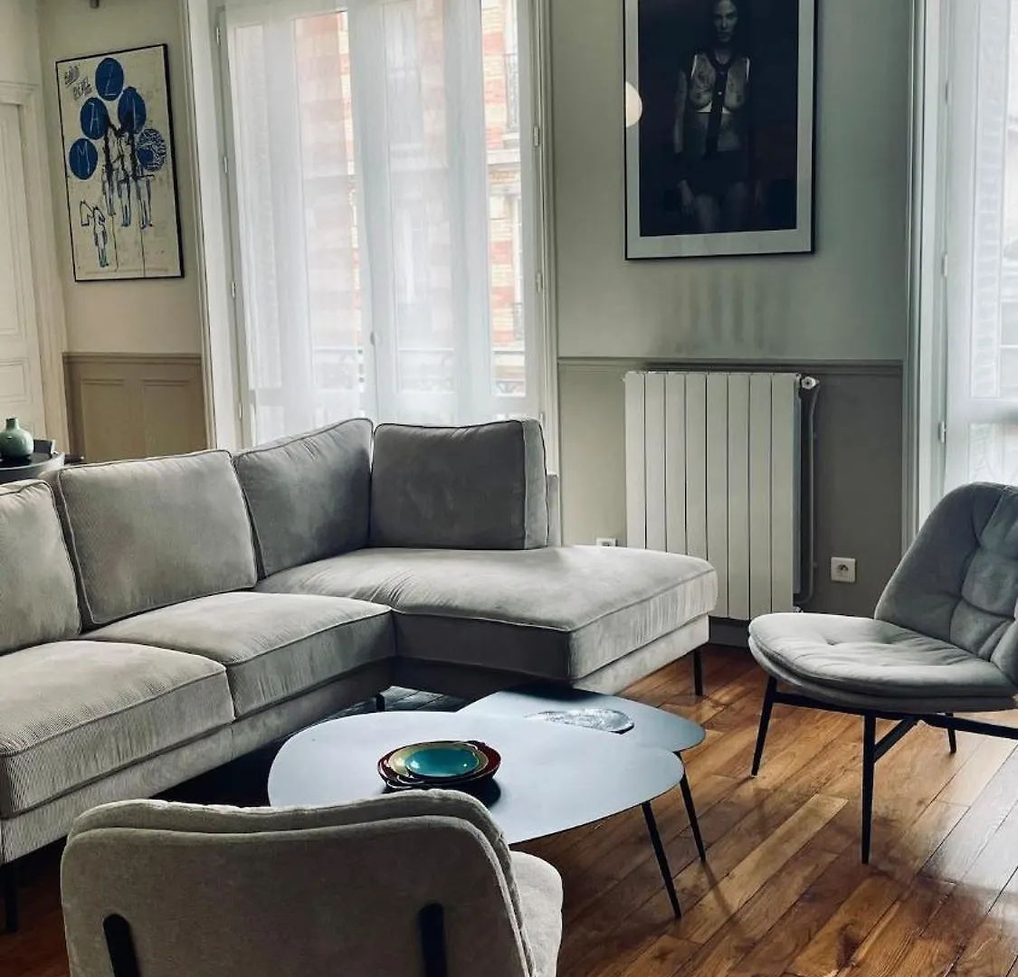 Stylish Parisian Montmartre 2Br Apartment  Parijs