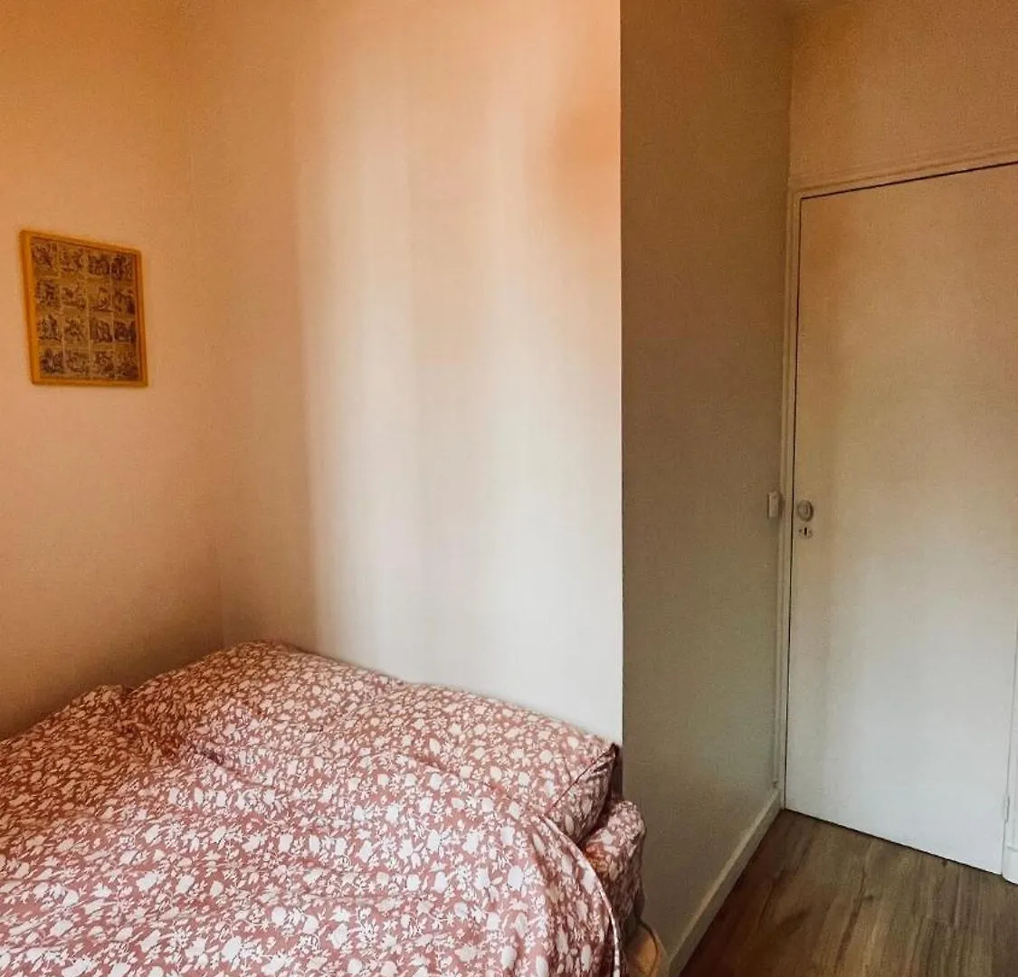 Stylish Parisian Montmartre 2Br Apartment
