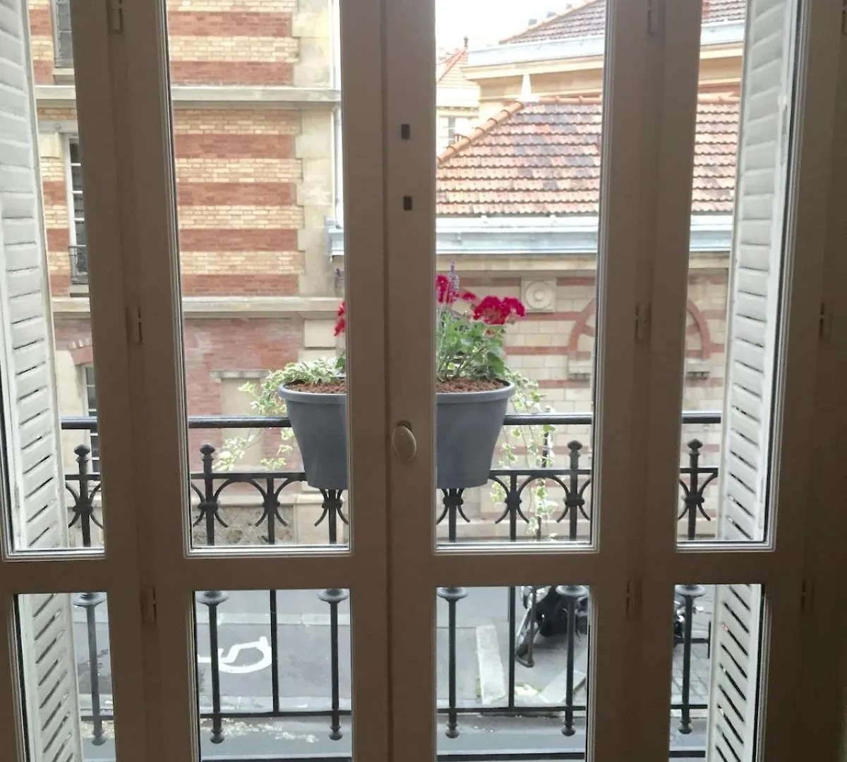 Stylish Parisian Montmartre 2Br Apartment